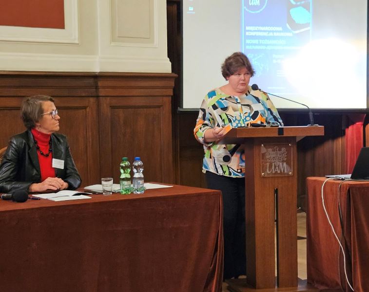  Професор Олеся Тєлєжкіна виступила з доповіддю на пленарному засіданні конференції.jpg